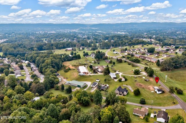 7952 Hill Rd, Knoxville, TN 37938