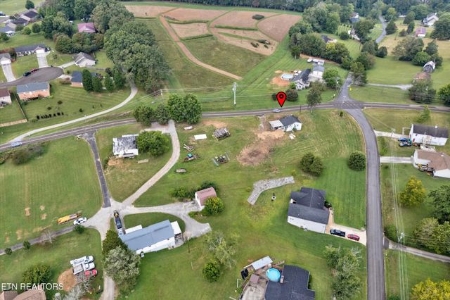 7952 Hill Rd, Knoxville, TN 37938