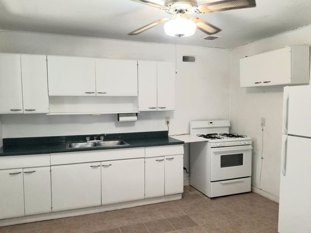 9206 AZTEC Road NE, Albuquerque, NM 87111