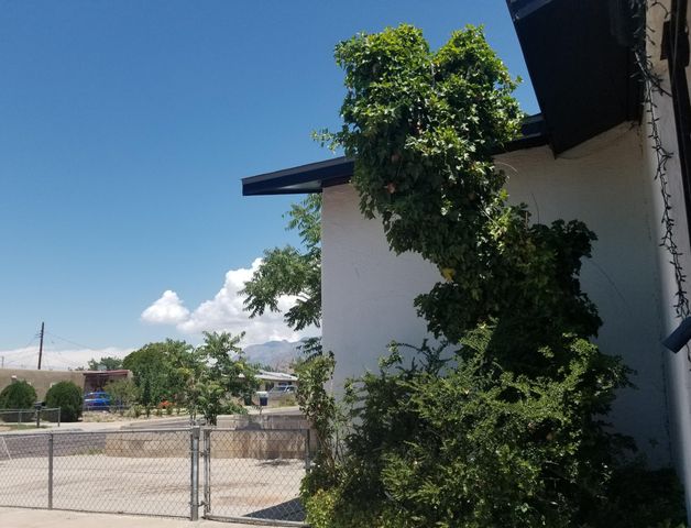 9206 AZTEC Road NE, Albuquerque, NM 87111