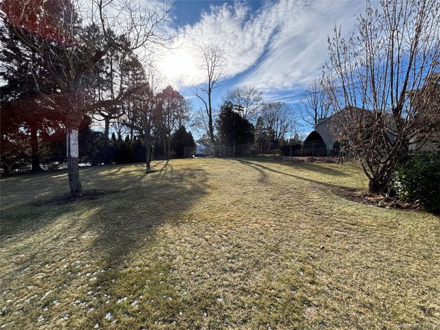 71 Willits Road, Glen Cove, NY 11542