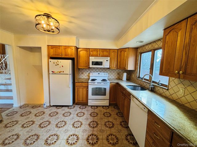 71 Willits Road, Glen Cove, NY 11542