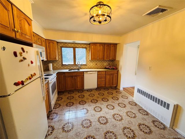71 Willits Road, Glen Cove, NY 11542