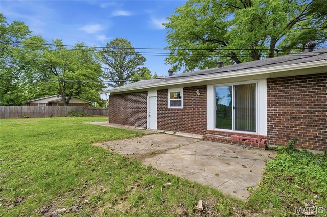 11795 Old Halls Ferry Road, Florissant, MO 63033
