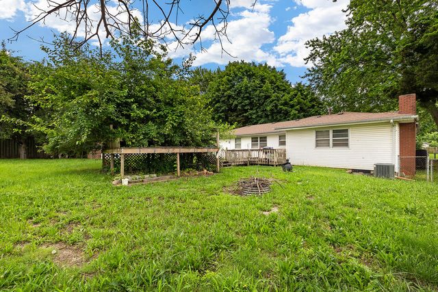 2215 East Sharon, Springfield, MO 65803