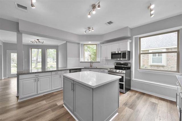13527 Summer Hill Drive, Montgomery, TX 77356