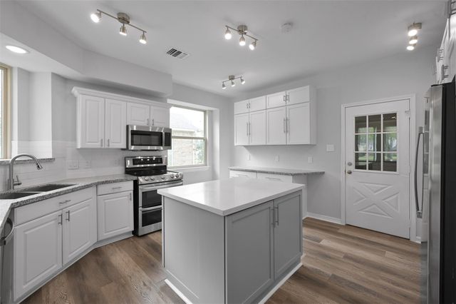 13527 Summer Hill Drive, Montgomery, TX 77356