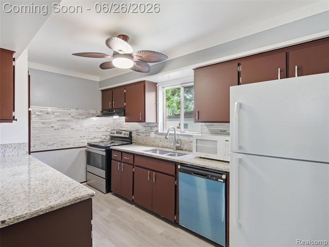 26826 Palomino Avenue, Warren, MI 48089