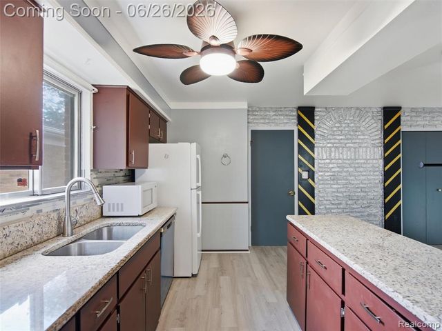 26826 Palomino Avenue, Warren, MI 48089
