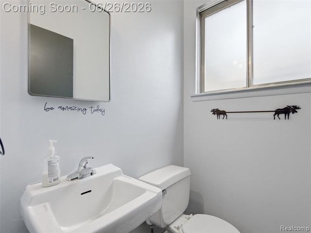 26826 Palomino Avenue, Warren, MI 48089