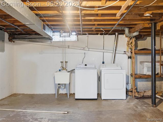 26826 Palomino Avenue, Warren, MI 48089