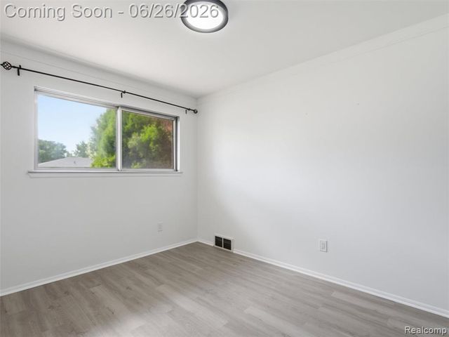 26826 Palomino Avenue, Warren, MI 48089
