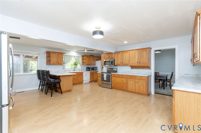 8218 Georgie Ct, Mechanicsville, VA 23116