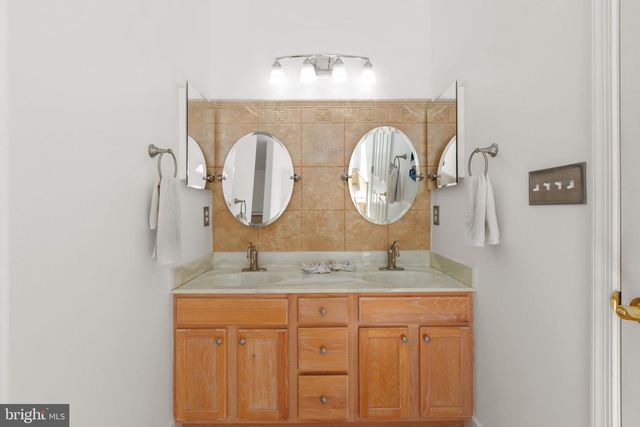 11213 MANSFIELD CLUB DR, Fredericksburg, VA 22408