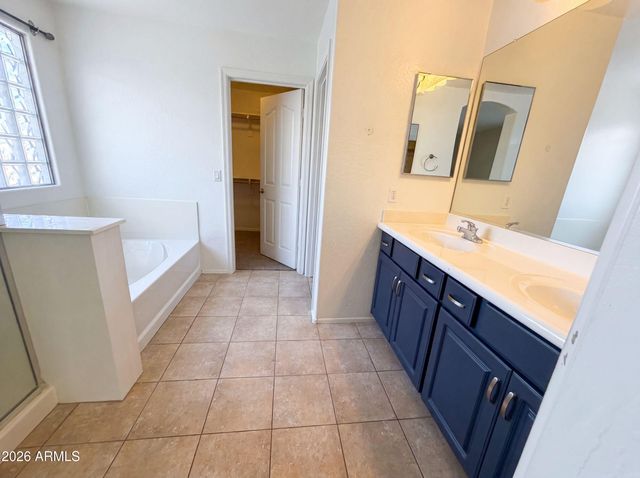 2695 E VERMONT Court, Gilbert, AZ 85295