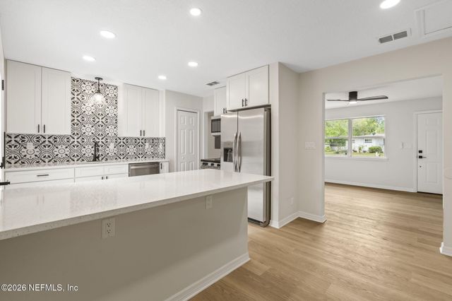 2721 LANSDOWNE Drive, Jacksonville, FL 32211