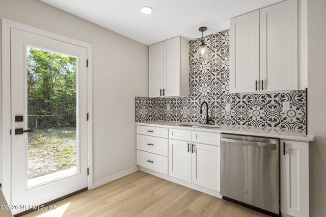 2721 LANSDOWNE Drive, Jacksonville, FL 32211