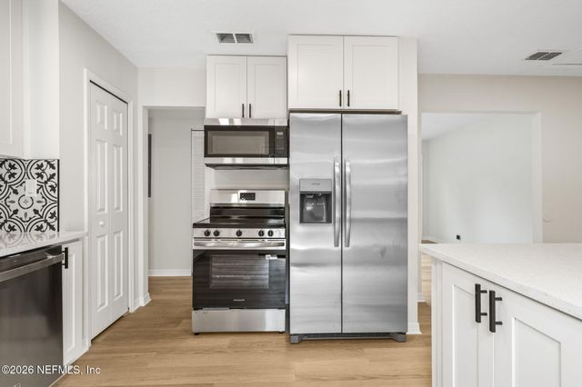 2721 LANSDOWNE Drive, Jacksonville, FL 32211