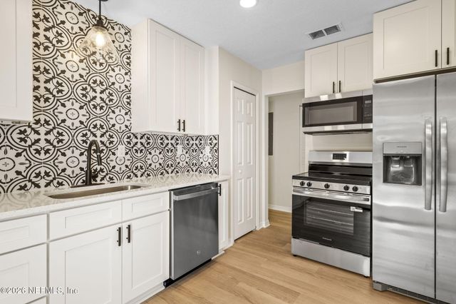 2721 LANSDOWNE Drive, Jacksonville, FL 32211