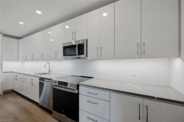 1950 Mayfair ST PH8, Naples, FL 34104