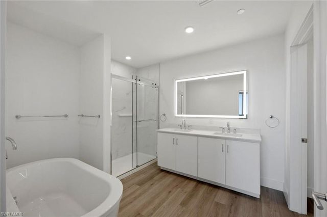 1950 Mayfair ST PH8, Naples, FL 34104