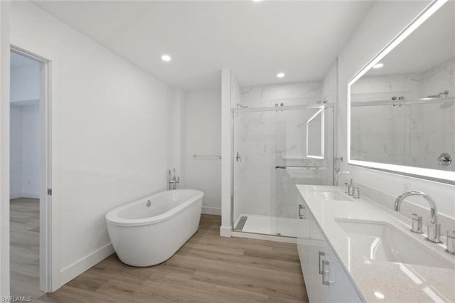 1950 Mayfair ST PH8, Naples, FL 34104