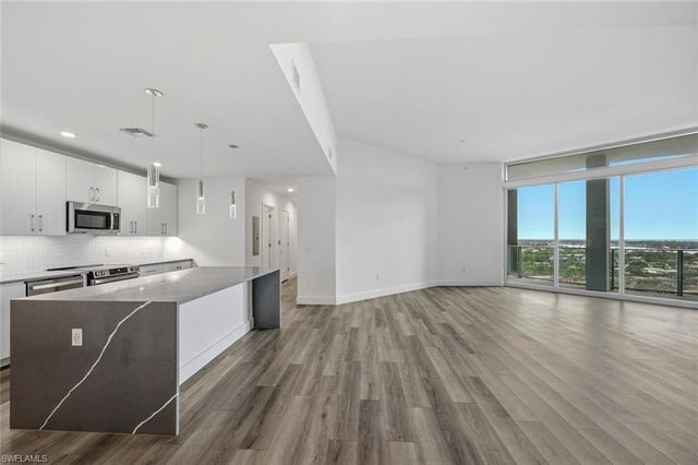 1950 Mayfair ST PH8, Naples, FL 34104