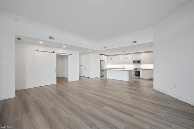 1950 Mayfair ST PH8, Naples, FL 34104