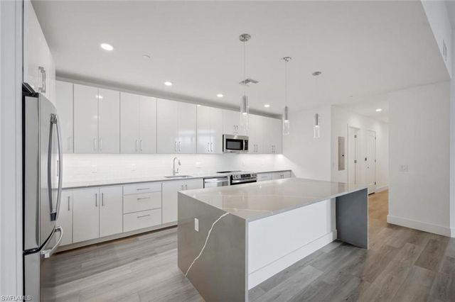 1950 Mayfair ST PH8, Naples, FL 34104