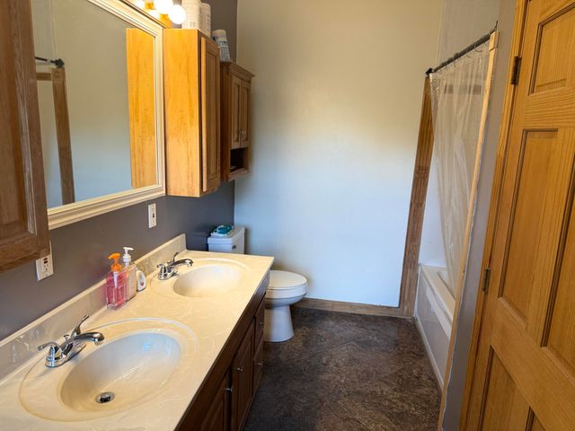 210 Laurel Avenue, South Pittsburg, TN 37380