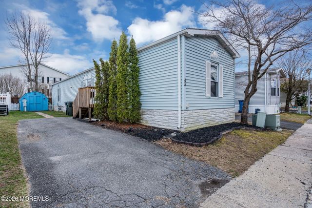 43 Secretariat Street, Howell, NJ 07731