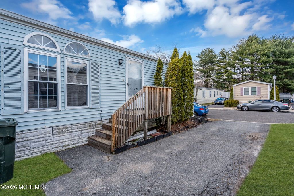 43 Secretariat Street, Howell, NJ 07731