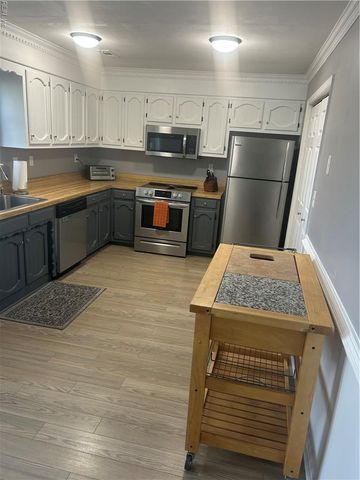 1318 Mill Lake QTR, Chesapeake, VA 23320