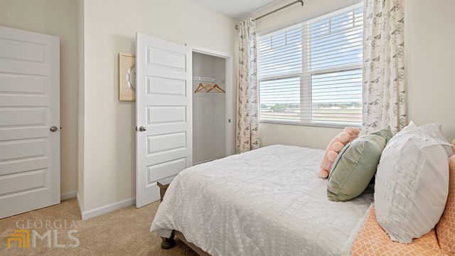 130 Oakchase Park Lane, Hampton, GA 30228