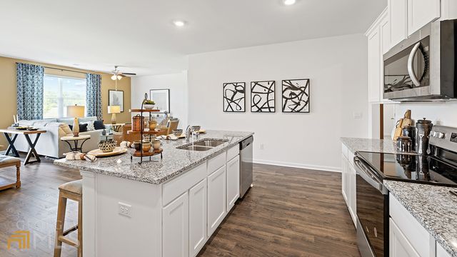 130 Oakchase Park Lane, Hampton, GA 30228