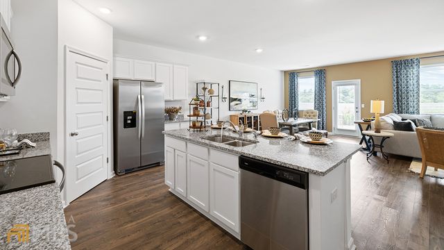 130 Oakchase Park Lane, Hampton, GA 30228
