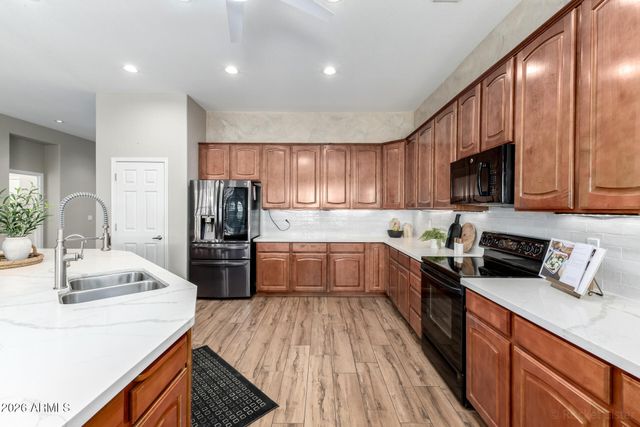 10835 W UTOPIA Road, Peoria, AZ 85373