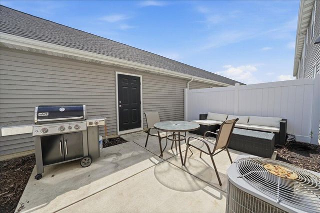 1043 E 117th Lane, Crown Point, IN 46307