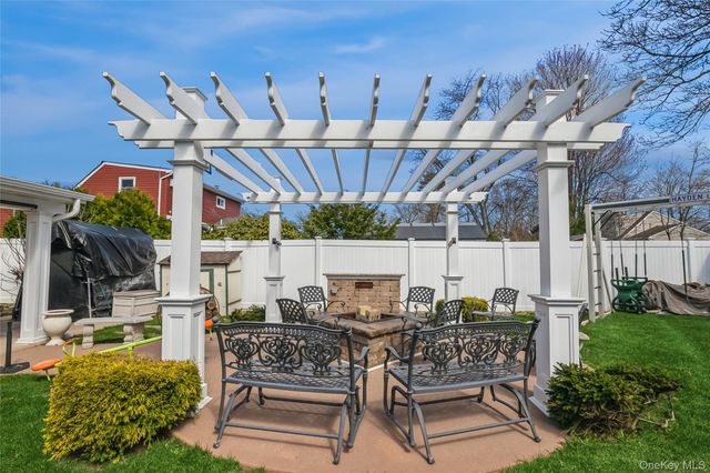 59 Center Street, Ronkonkoma, NY 11779
