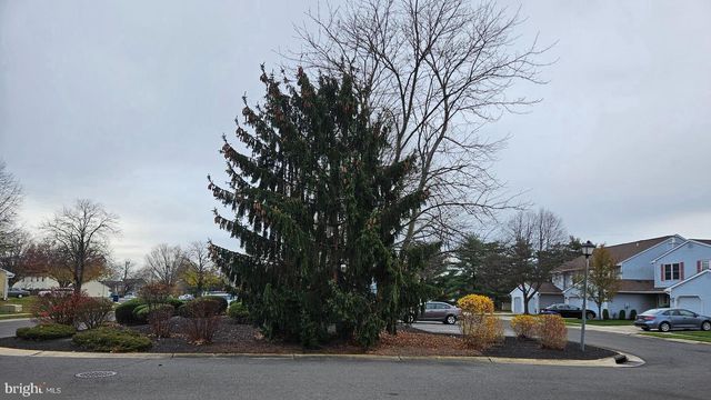 17 EXETER CT, Bordentown, NJ 08505