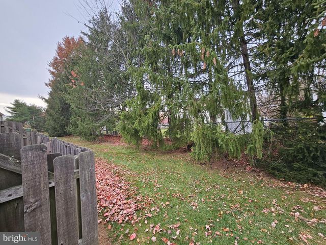 17 EXETER CT, Bordentown, NJ 08505