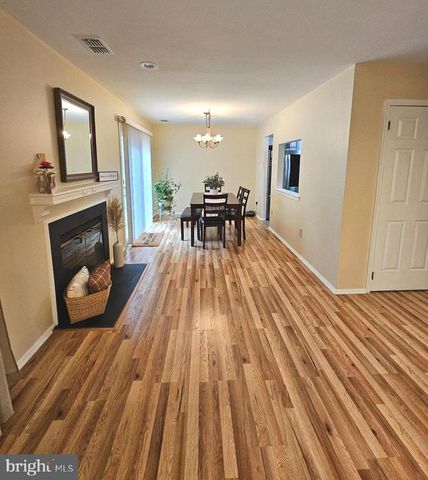 17 EXETER CT, Bordentown, NJ 08505