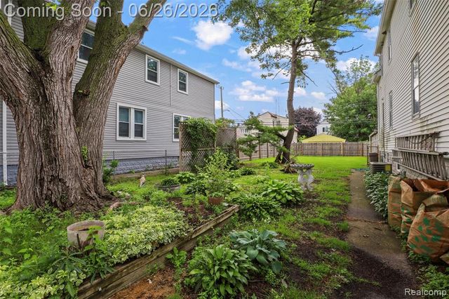 11344 Lumpkin Street, Hamtramck, MI 48212