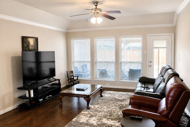 809 Kinghaven Drive, Little Elm, TX 75068