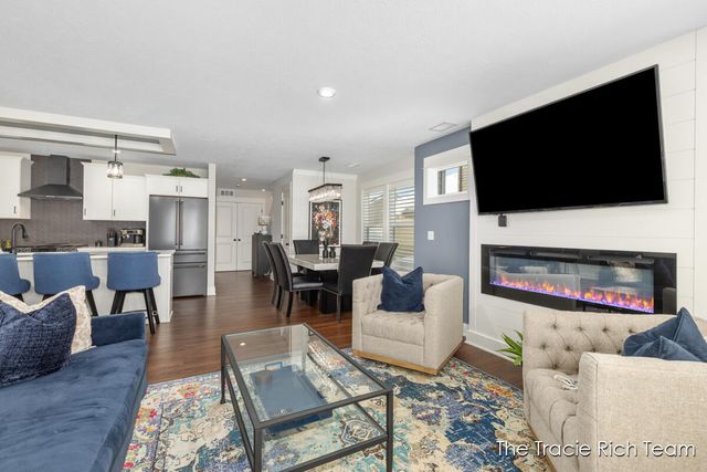 6634 N Square Lane, Rockford, MI 49341