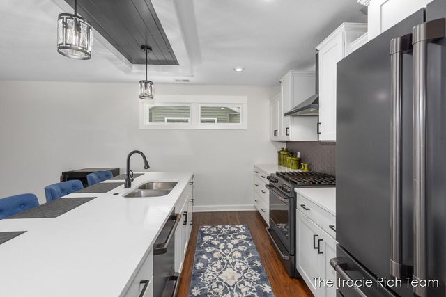 6634 N Square Lane, Rockford, MI 49341