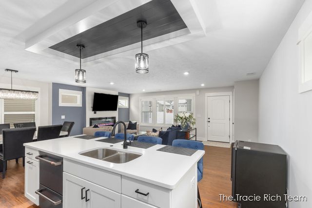 6634 N Square Lane, Rockford, MI 49341