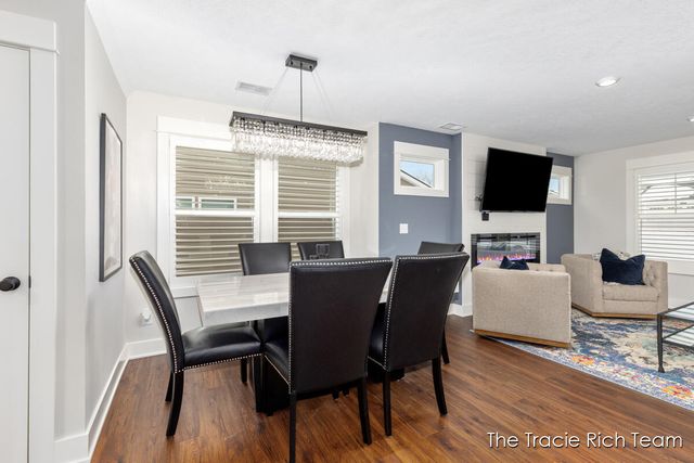 6634 N Square Lane, Rockford, MI 49341