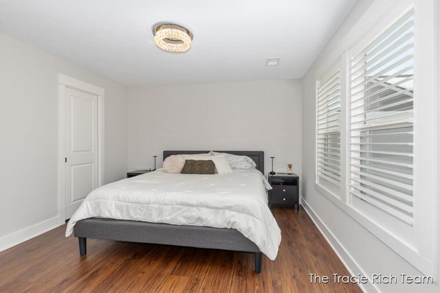 6634 N Square Lane, Rockford, MI 49341