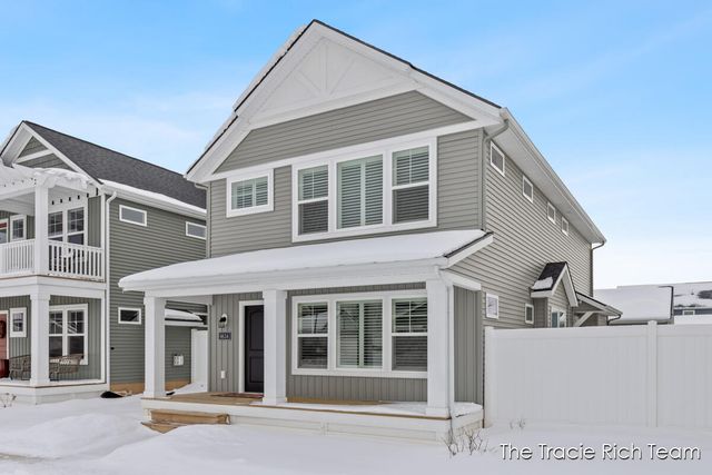 6634 N Square Lane, Rockford, MI 49341